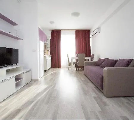 Crazy Summerland Apartment